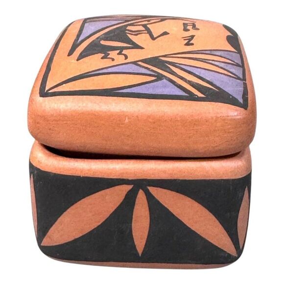 Signed Vintage Pottery Dancing Kokopelli Mini Trinket Box Southwest Design Lid - Picture 3 of 8
